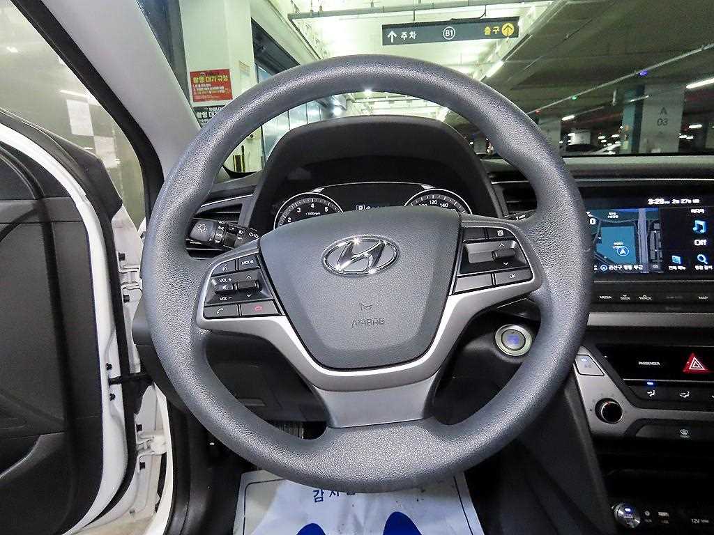 HYUNDAI Avante - Vista 8