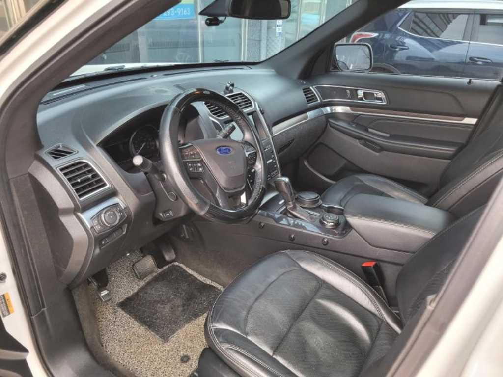 Ford Explorer - Vista 5