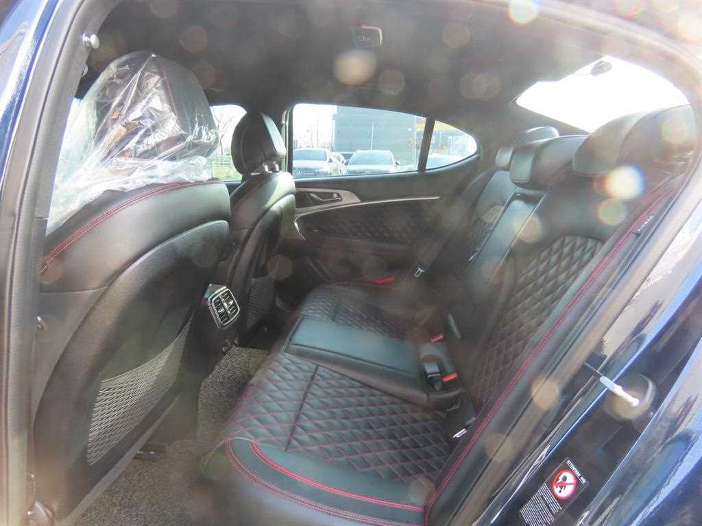 Genesis G70 - Vista 6