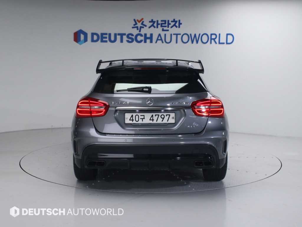 Mercedes Benz GLA Class - Vista 4