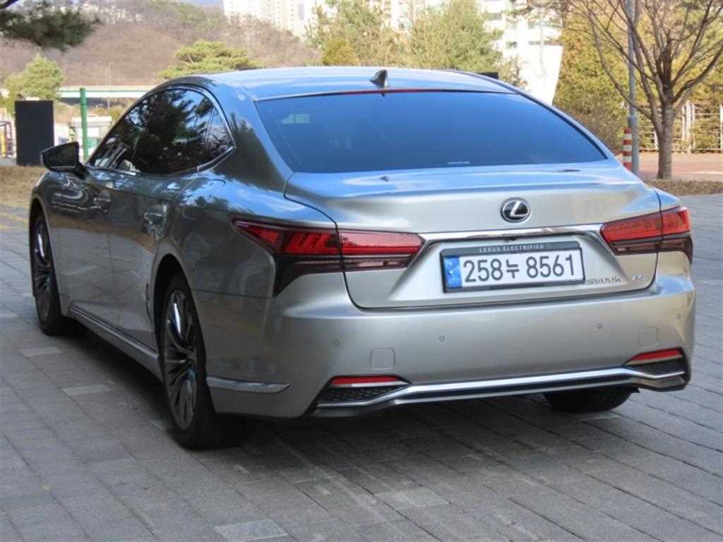 Lexus LS - Vista 4