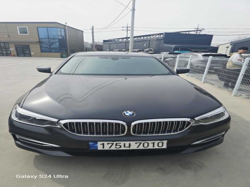 BMW 5 Series 2018 Gris - Importación desde Corea - HF Imports Iquique - Foto 1
