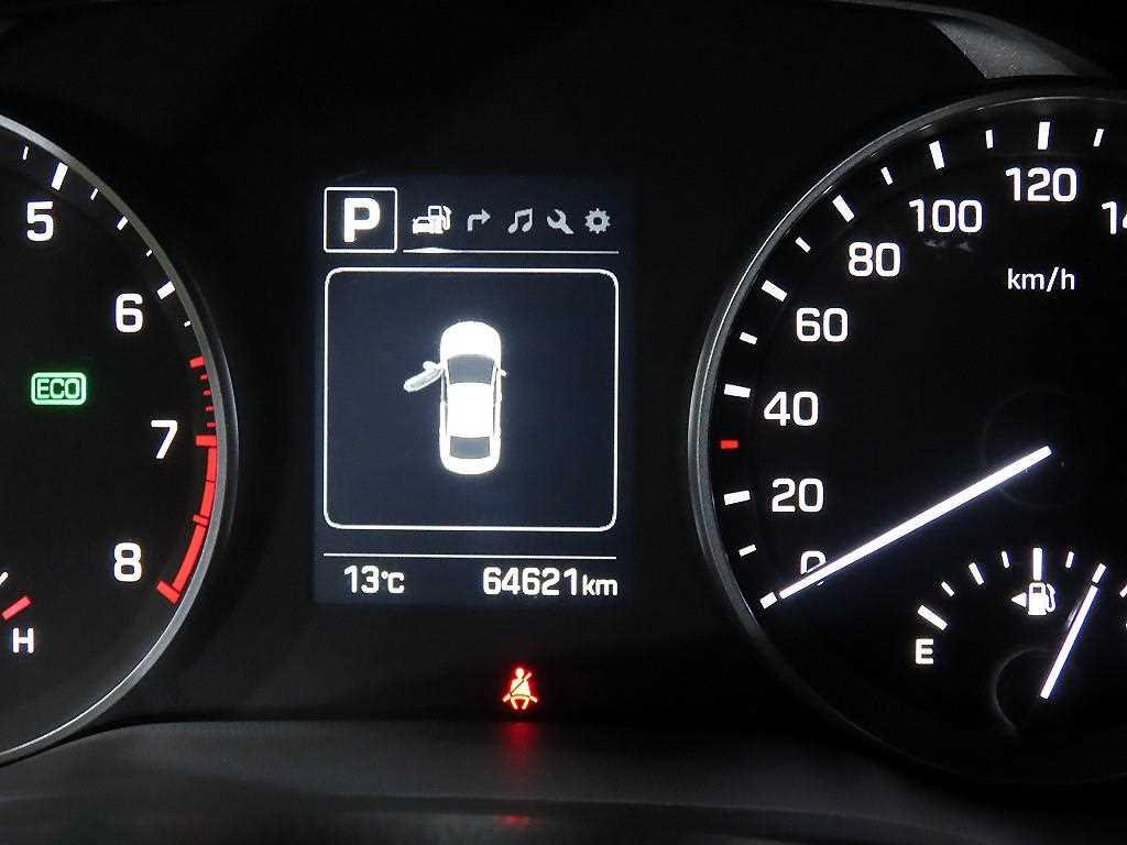 HYUNDAI Avante - Vista 9