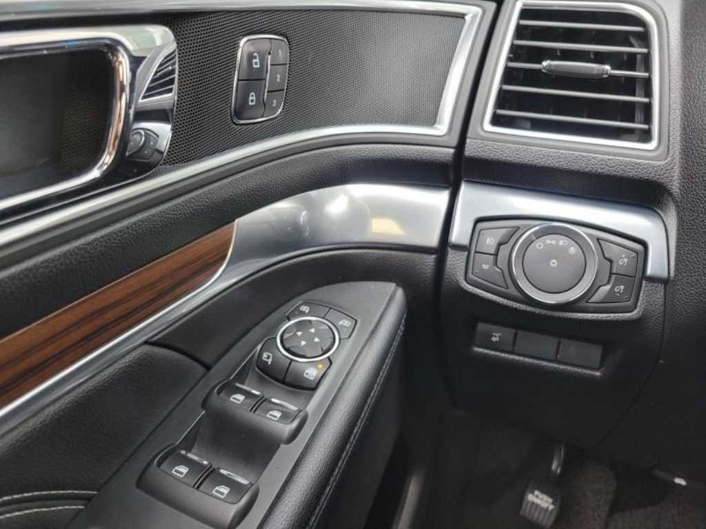 Ford Explorer - Vista 8