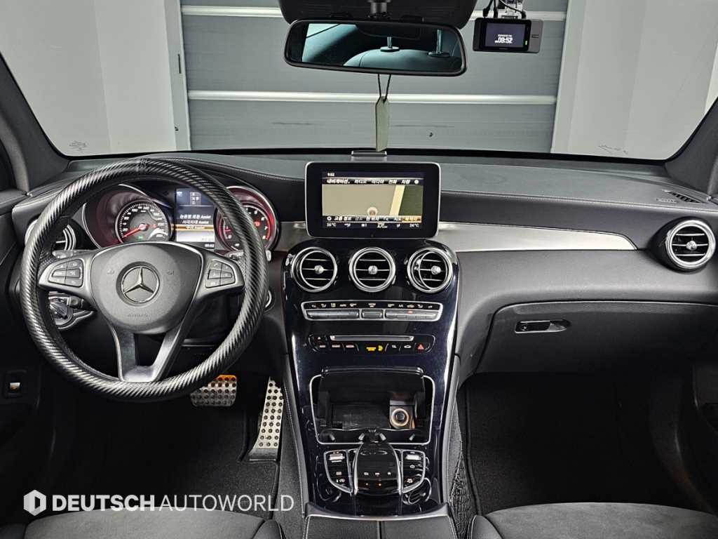 Mercedes Benz GLC Class - Vista 7