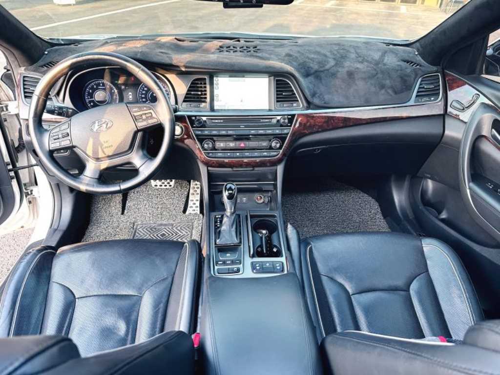 HYUNDAI Aslan - Vista 5