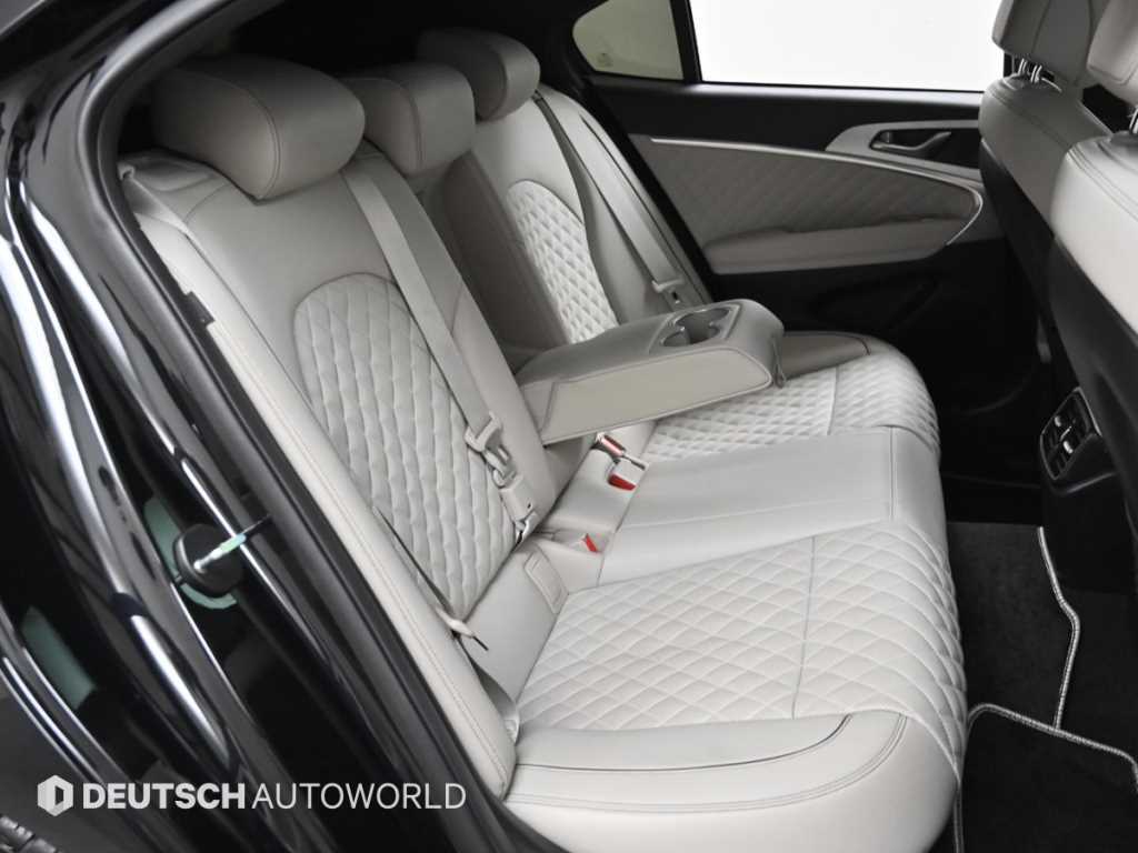 Genesis G70 - Vista 12