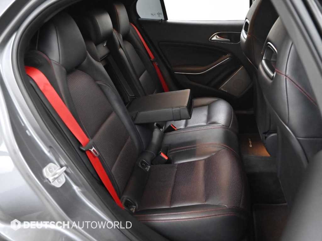 Mercedes Benz GLA Class - Vista 12