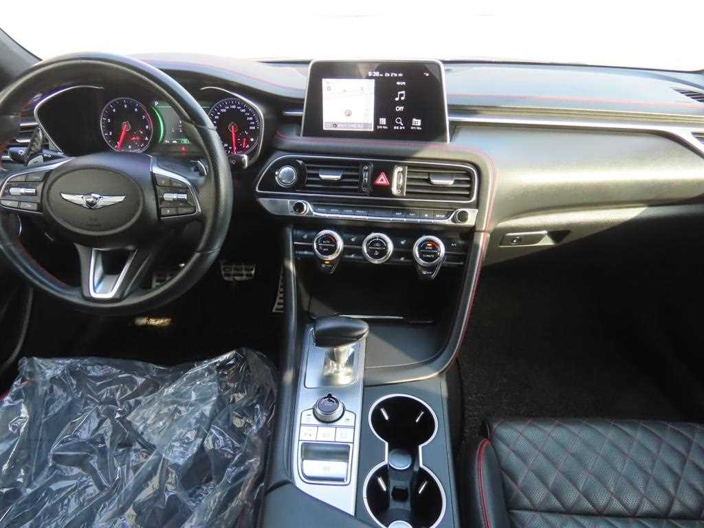 Genesis G70 - Vista 9