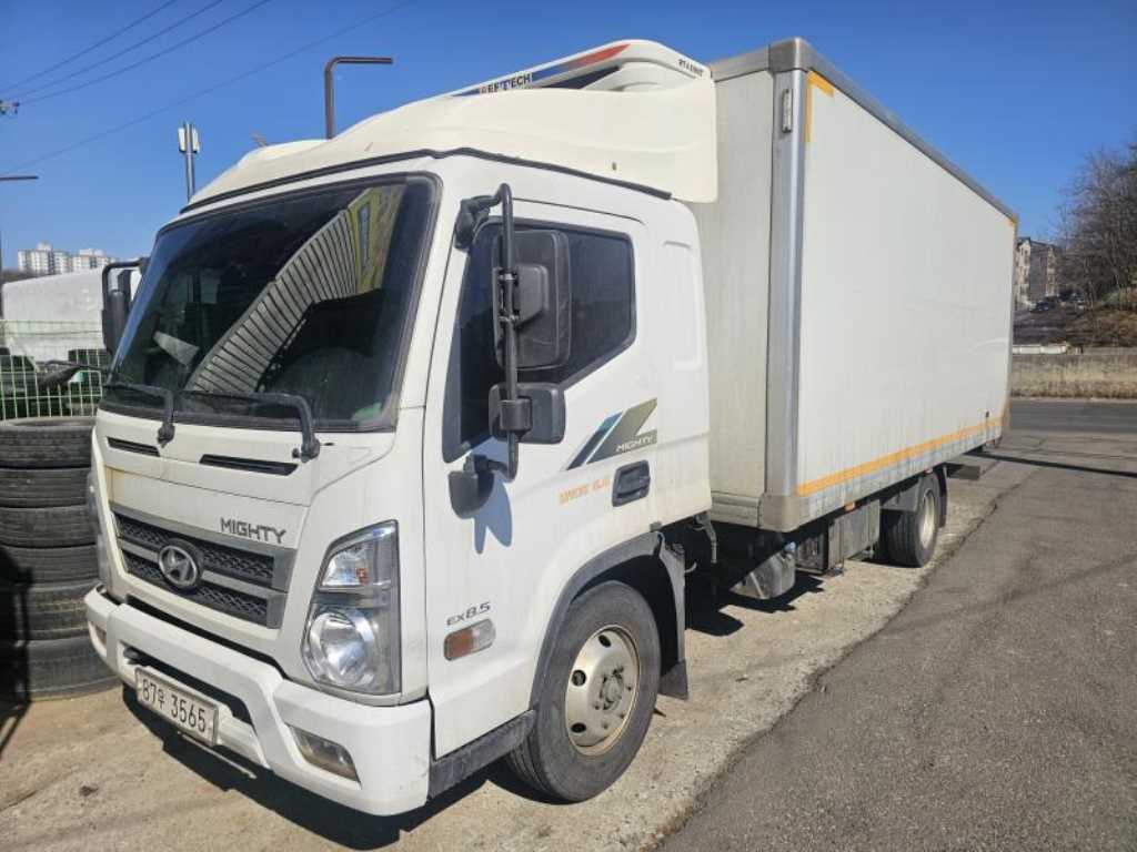 medium and large cargo truck - Vista 5