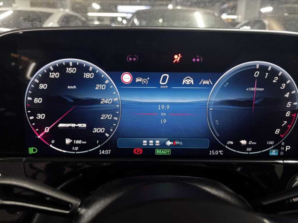 Mercedes Benz E class - Vista 8