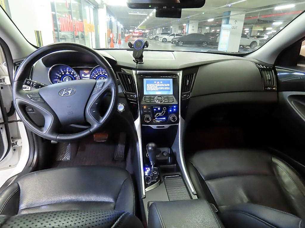 HYUNDAI Sonata - Vista 10