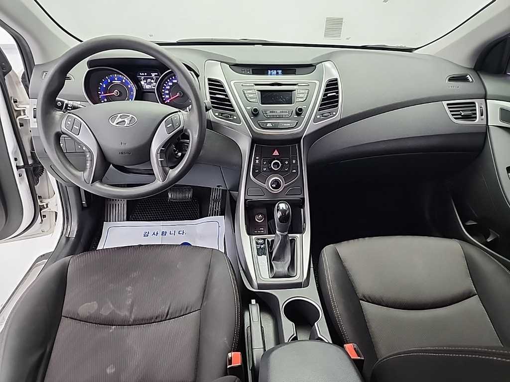 HYUNDAI Avante - Vista 7