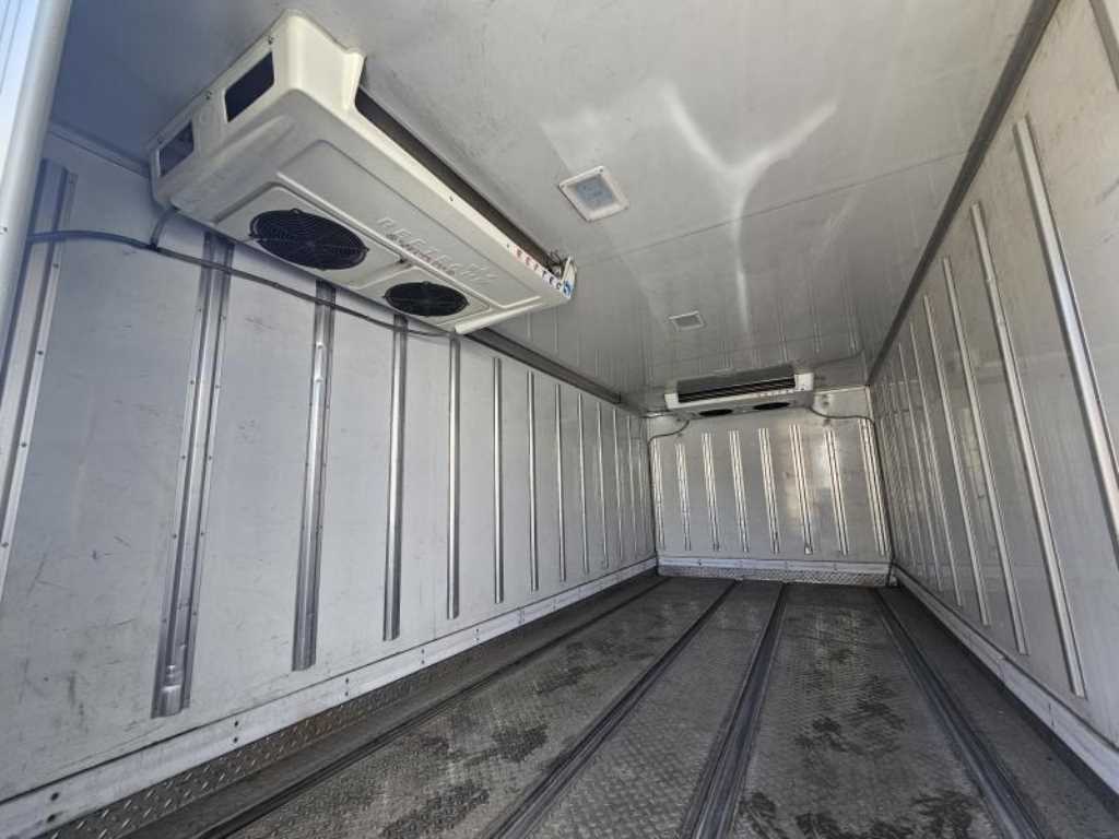 medium and large cargo truck - Vista 6