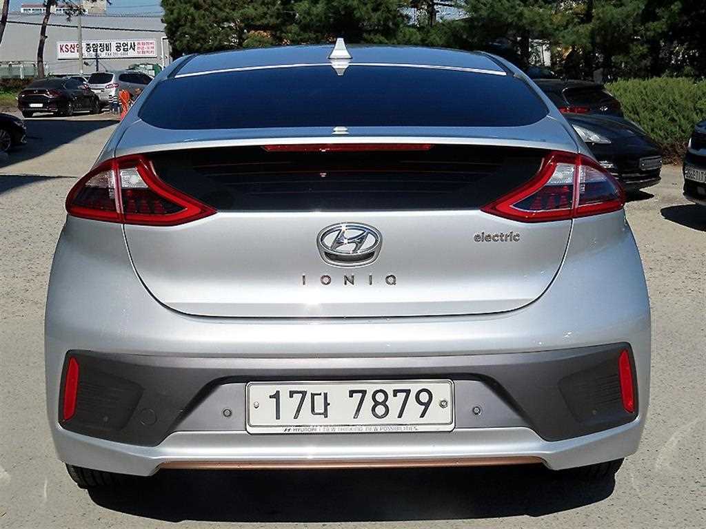 HYUNDAI Ioniq - Vista 4