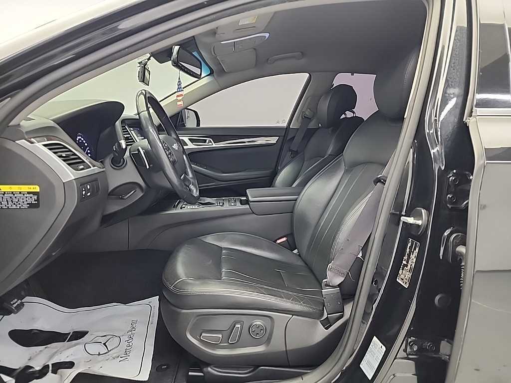 HYUNDAI Genesis - Vista 11