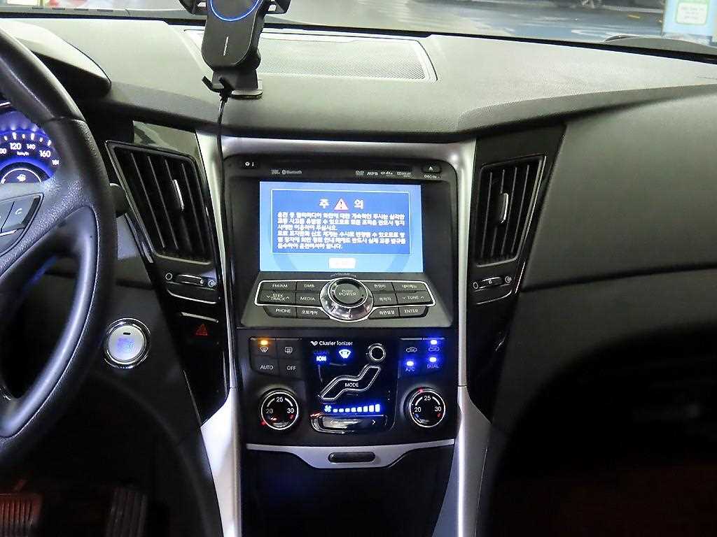 HYUNDAI Sonata - Vista 11