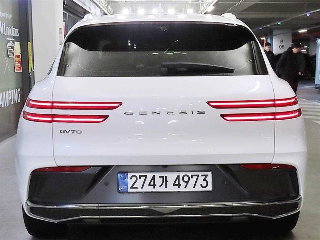 Genesis GV70 - Vista 5