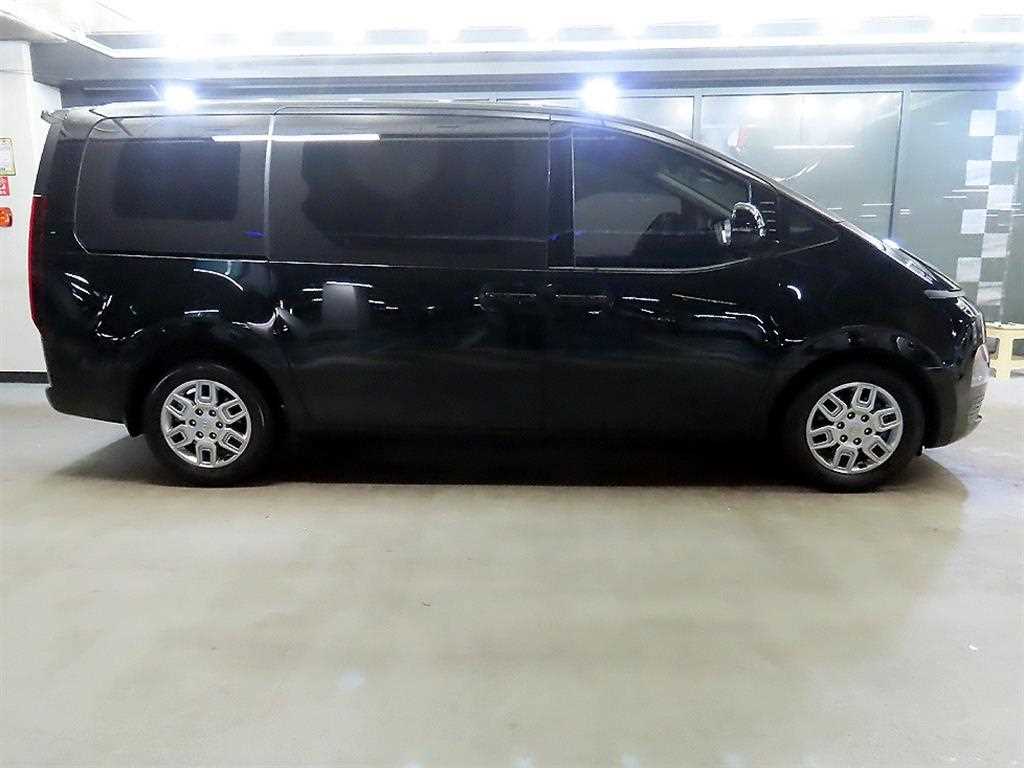 HYUNDAI Staria - Vista 3