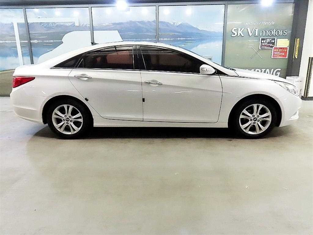 HYUNDAI Sonata - Vista 3