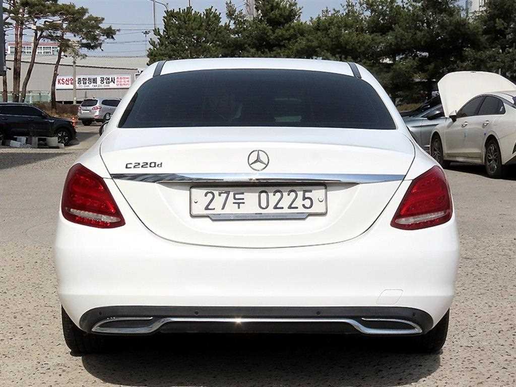 Mercedes Benz C Class - Vista 4