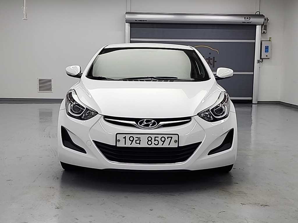 HYUNDAI Avante - Vista 2