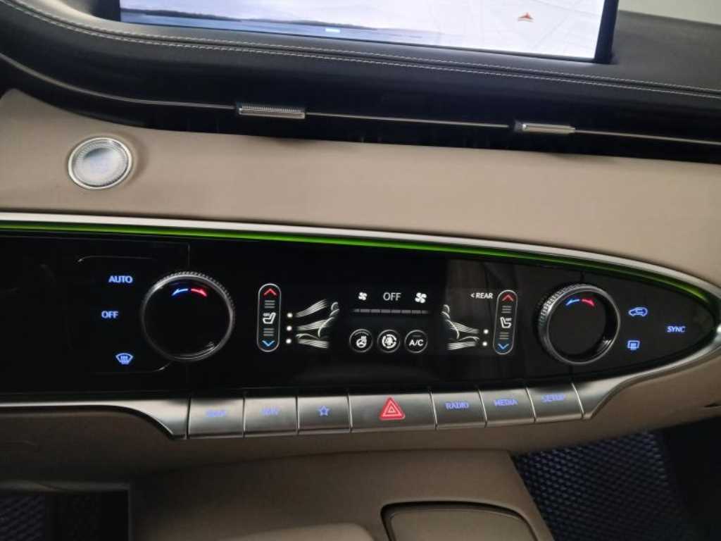 Genesis GV70 - Vista 11