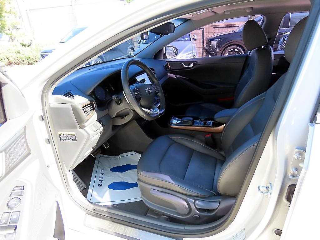 HYUNDAI Ioniq - Vista 5