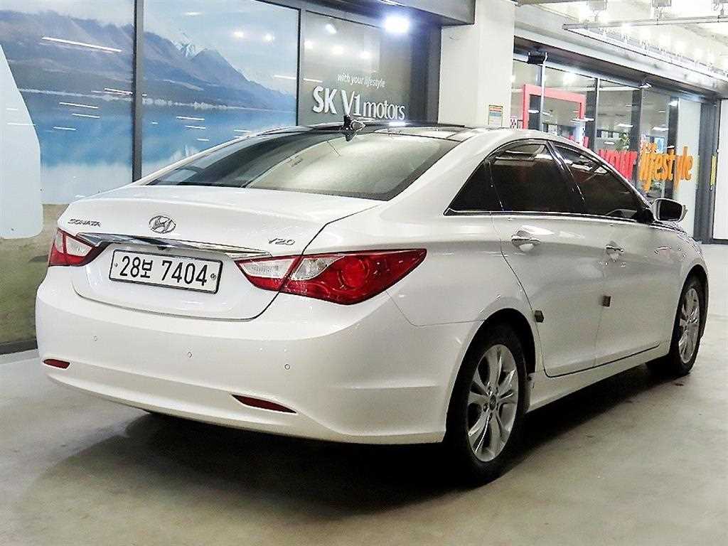 HYUNDAI Sonata - Vista 4