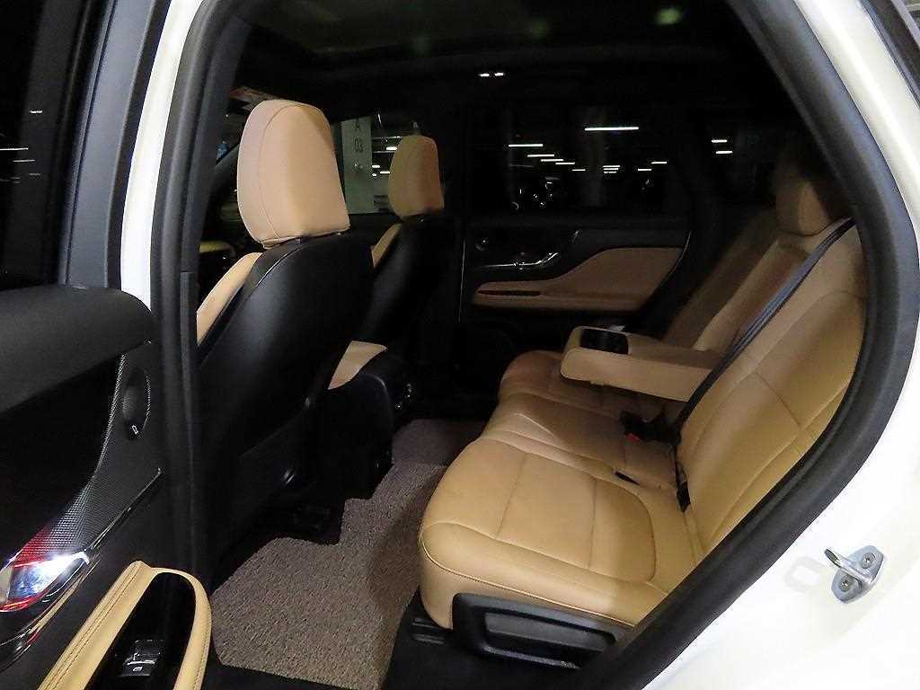 Lincoln Corsair - Vista 7