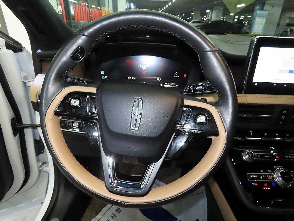 Lincoln Corsair - Vista 8