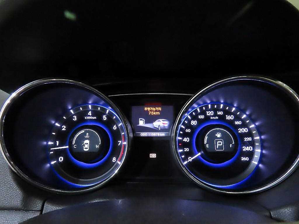 HYUNDAI Sonata - Vista 9