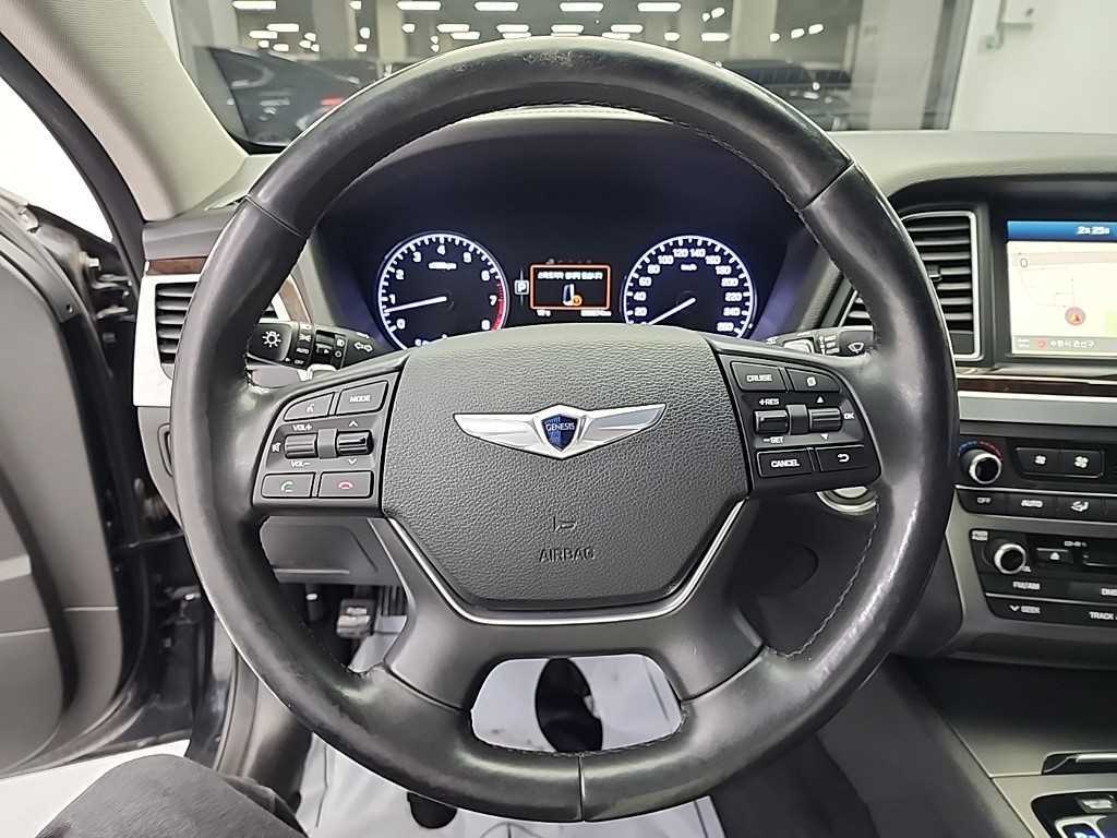 HYUNDAI Genesis - Vista 9