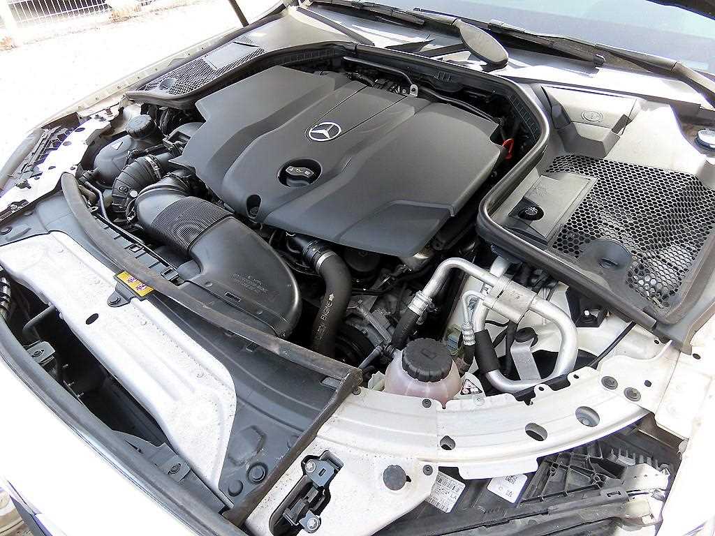 Mercedes Benz C Class 2016 Blanco - Importación desde Corea - HF Imports Iquique - Foto 19