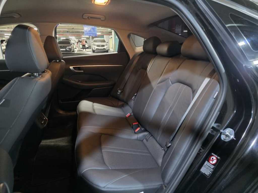 HYUNDAI Sonata - Vista 8