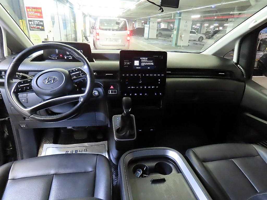 HYUNDAI Staria - Vista 10