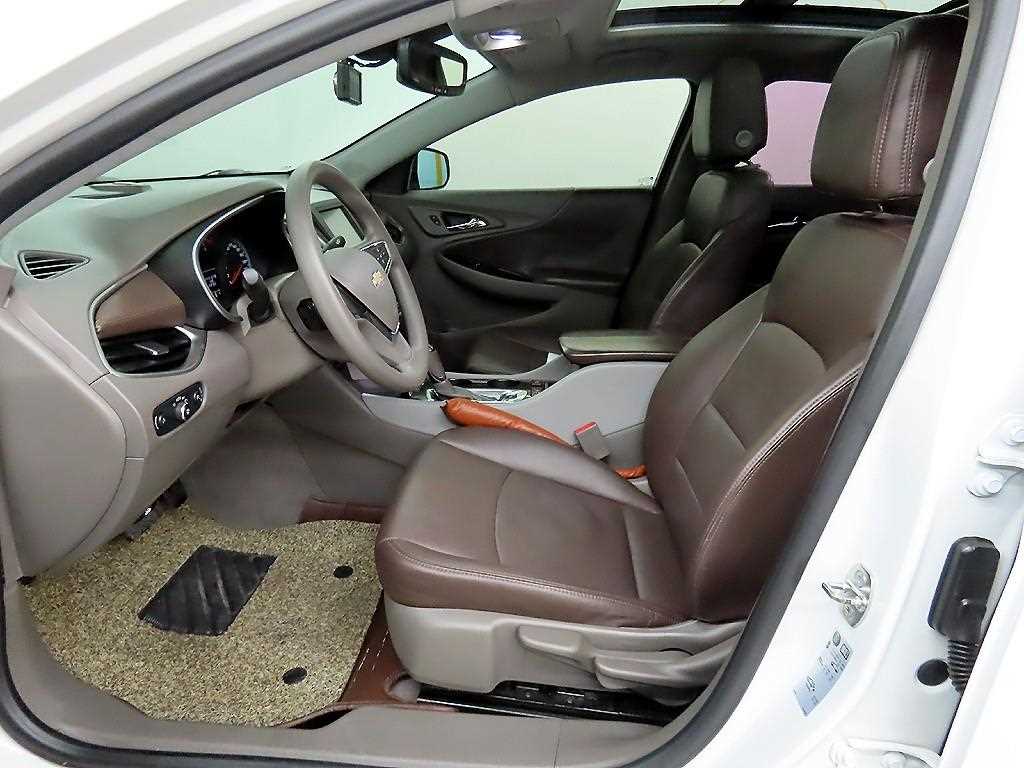 Chevrolet Malibu - Vista 5