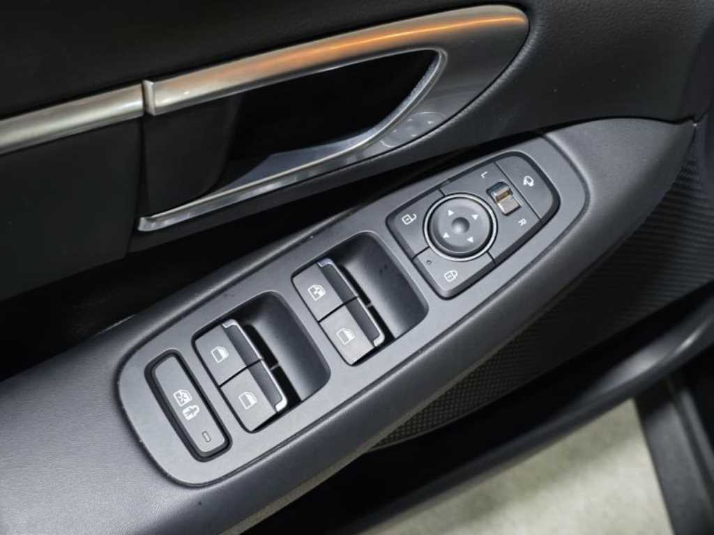 HYUNDAI Sonata - Vista 12