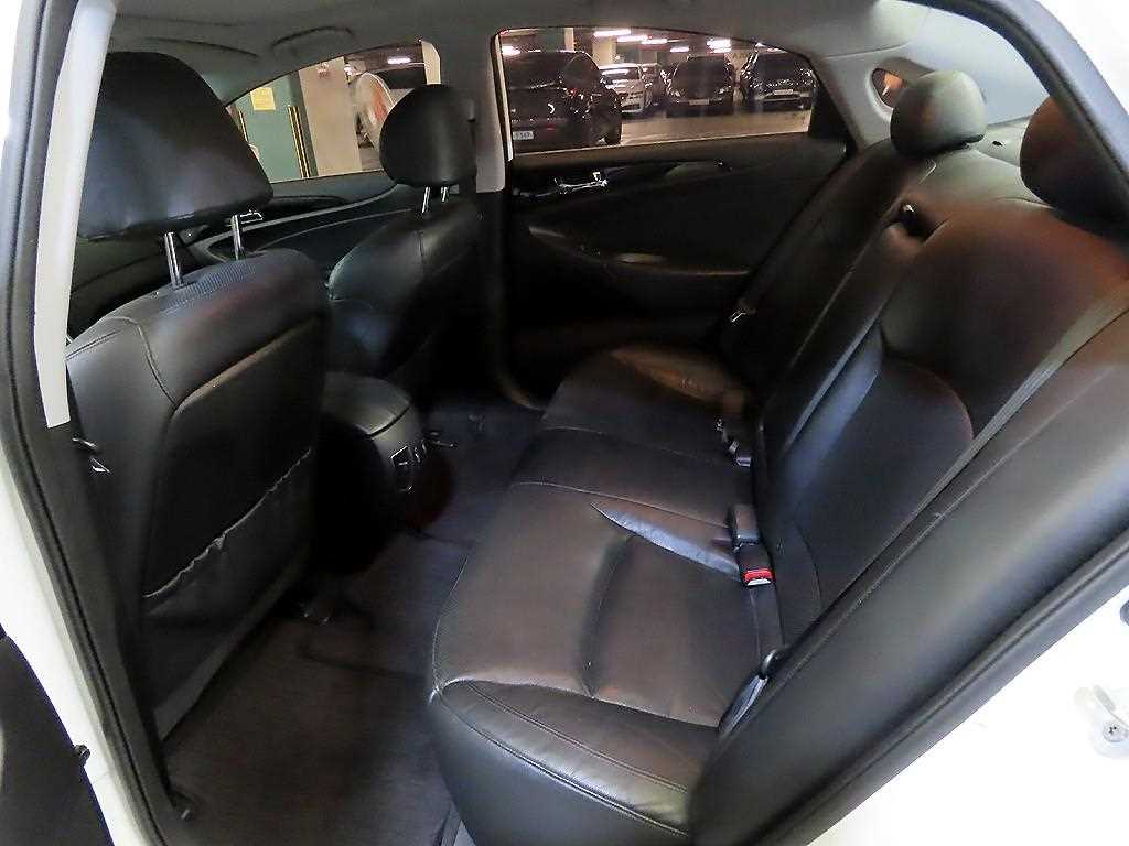 HYUNDAI Sonata - Vista 7