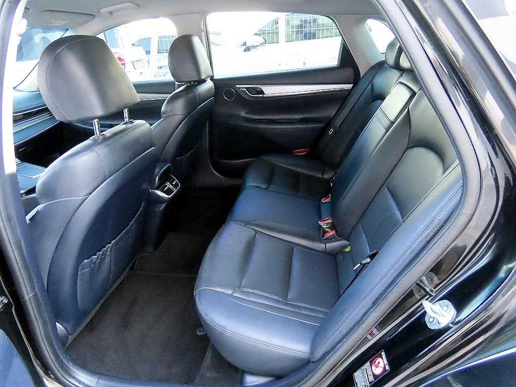 HYUNDAI Grandeur - Vista 6