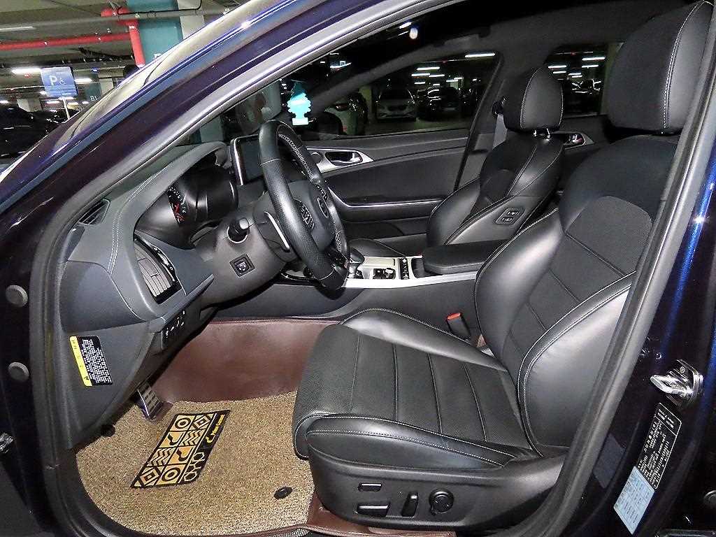 KIA Stinger - Vista 6