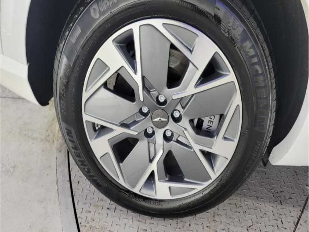 Genesis GV70 - Vista 8