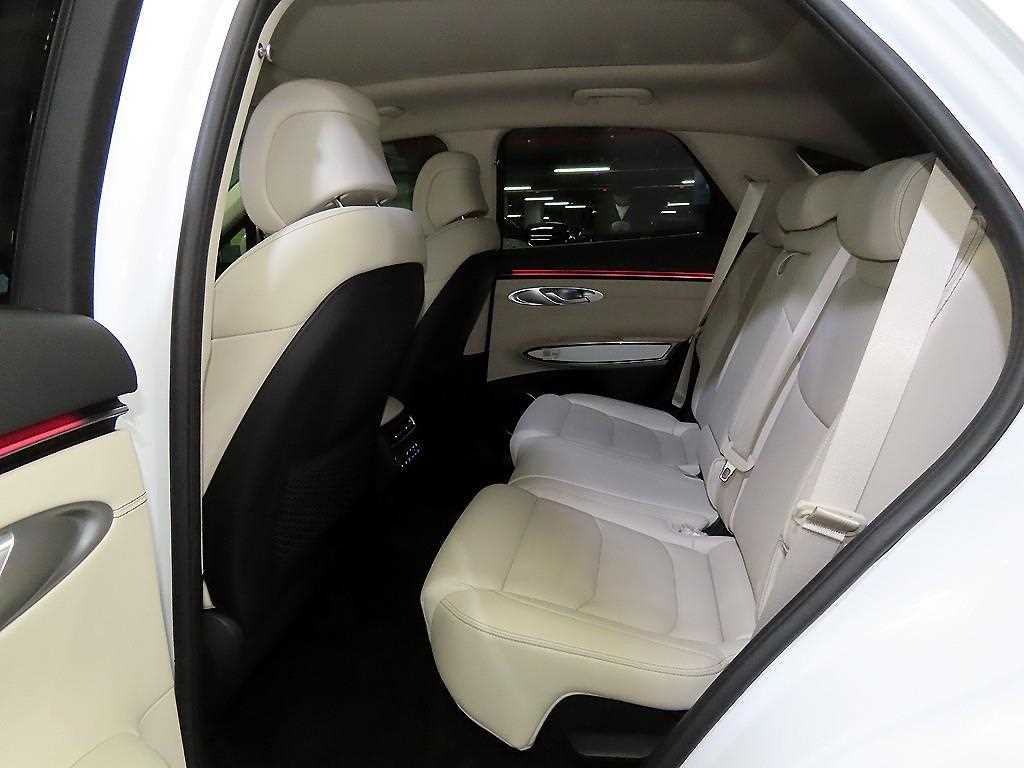 Genesis GV70 - Vista 7