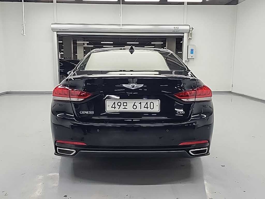 HYUNDAI Genesis - Vista 3