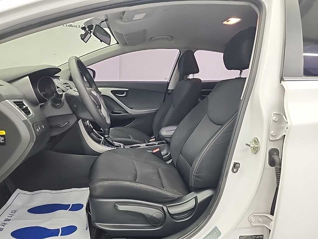 HYUNDAI Avante - Vista 11