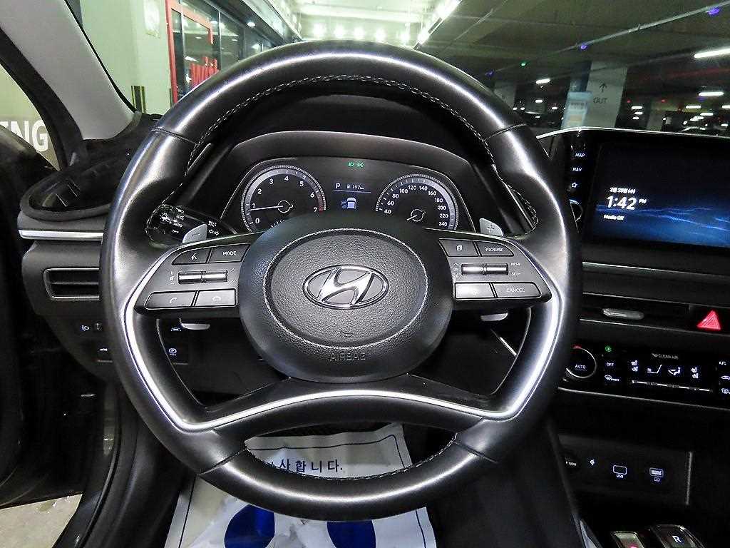 HYUNDAI Sonata - Vista 8