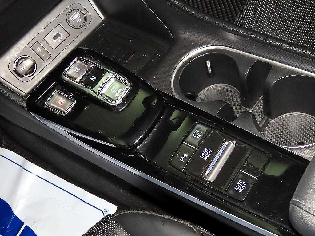 HYUNDAI Sonata - Vista 12