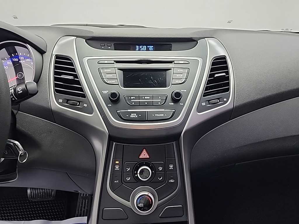 HYUNDAI Avante - Vista 10