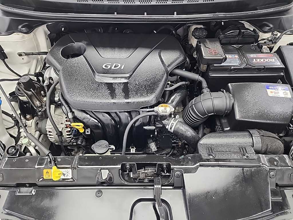 HYUNDAI Avante - Vista 5