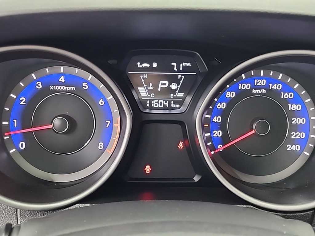 HYUNDAI Avante - Vista 6